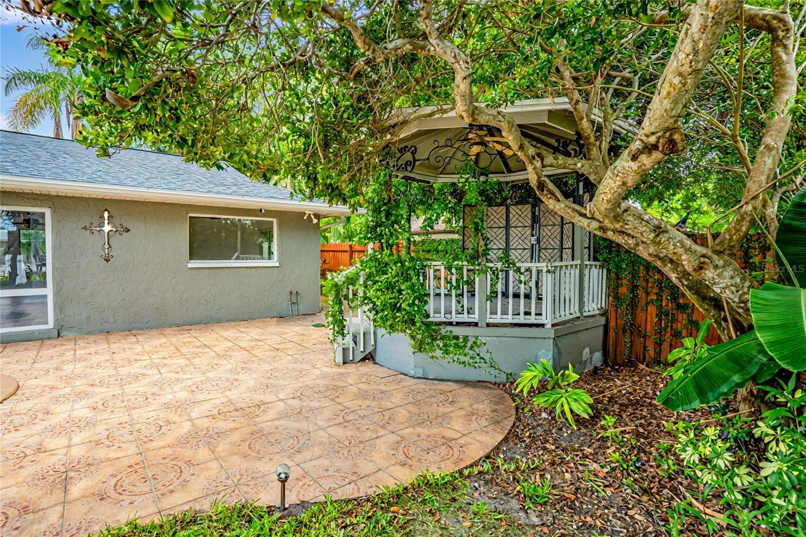 ARVIS CIRCLE - Residential