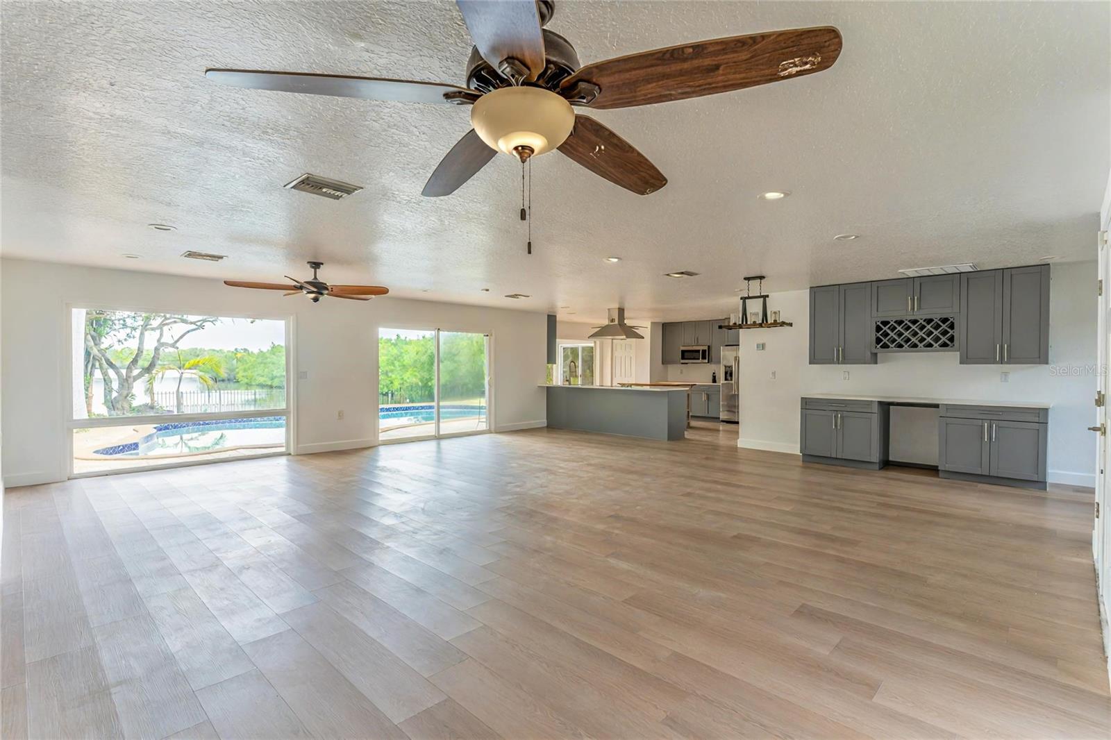 ARVIS CIRCLE - Residential