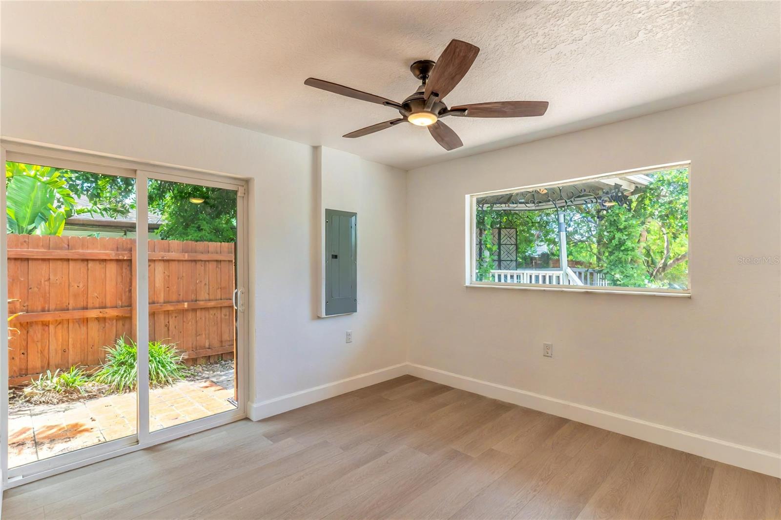 ARVIS CIRCLE - Residential