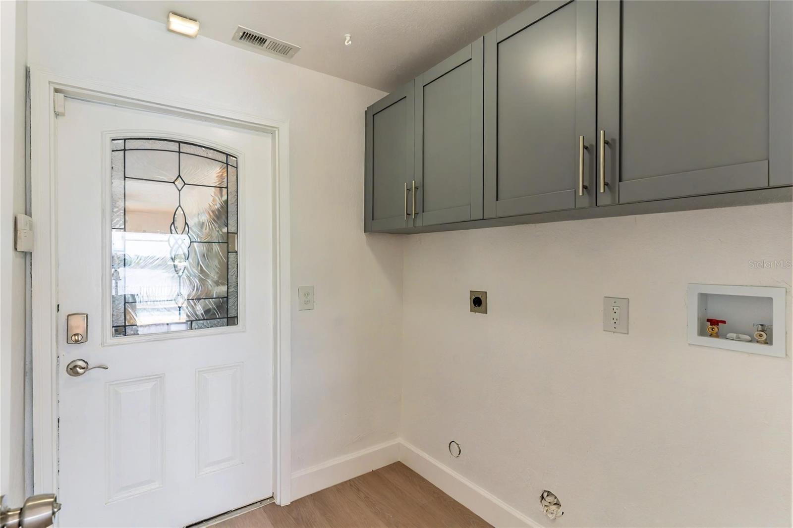ARVIS CIRCLE - Residential