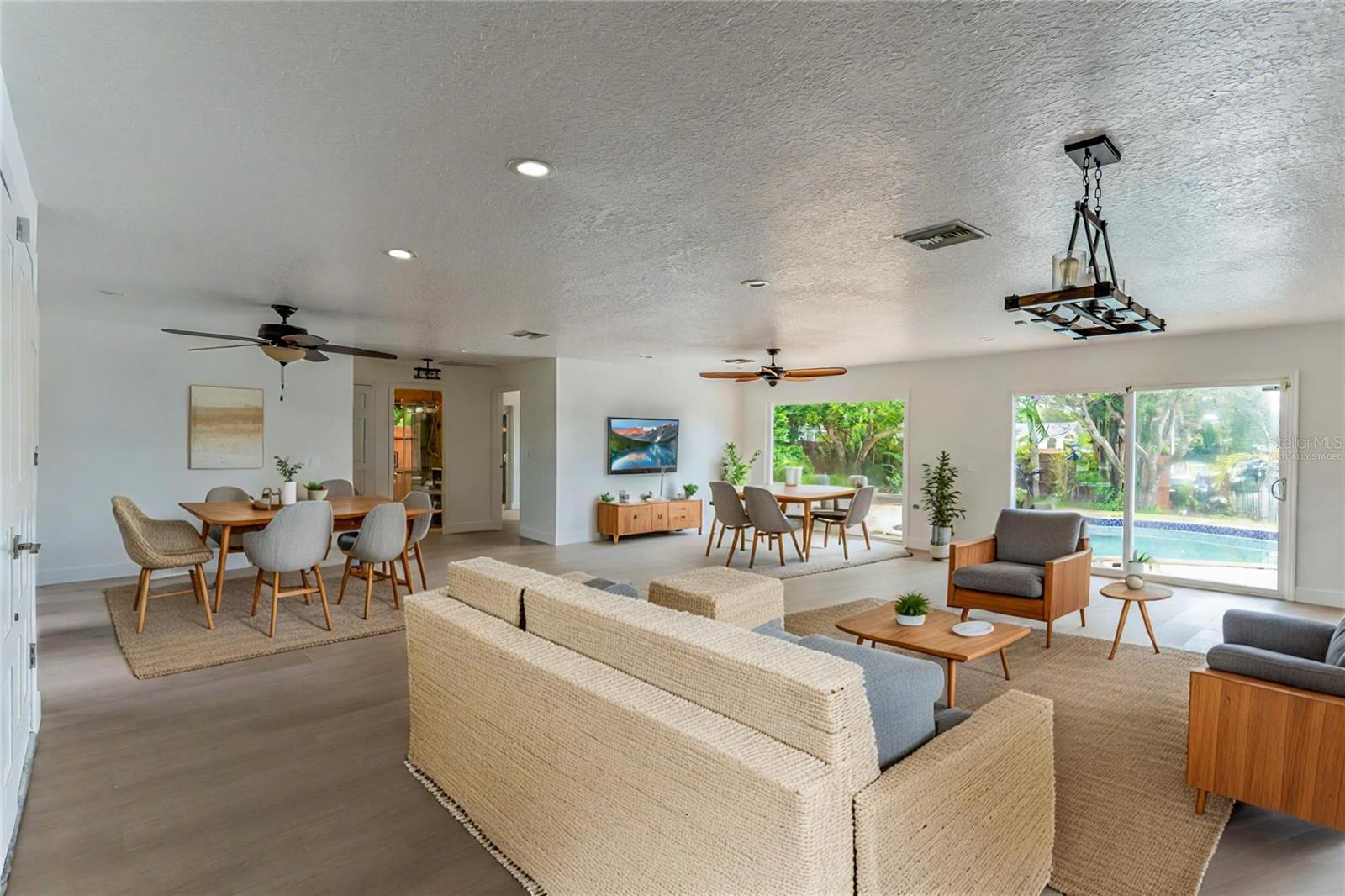 ARVIS CIRCLE - Residential
