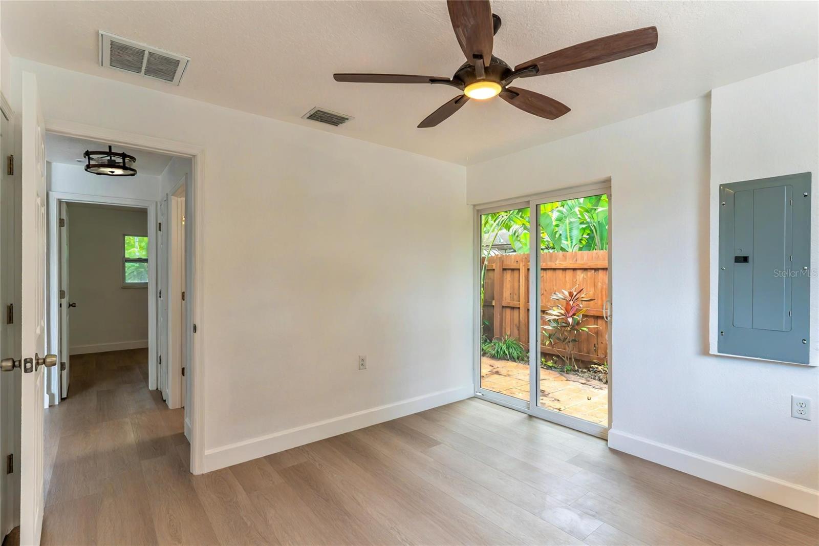 ARVIS CIRCLE - Residential