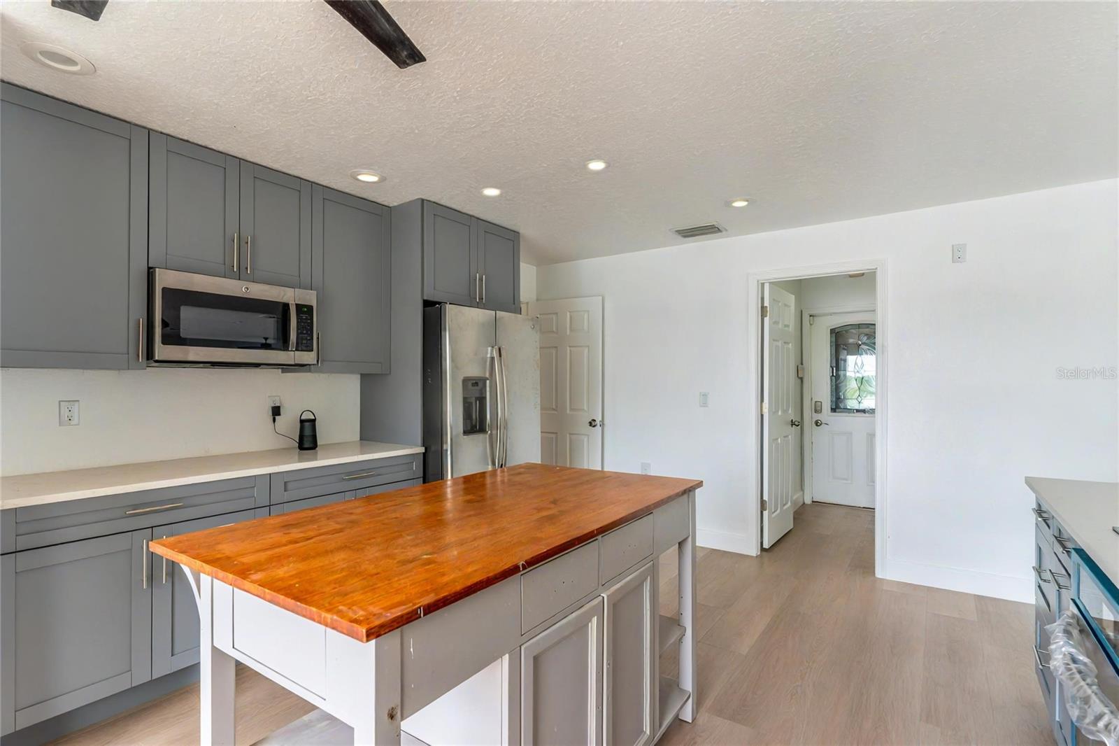 ARVIS CIRCLE - Residential