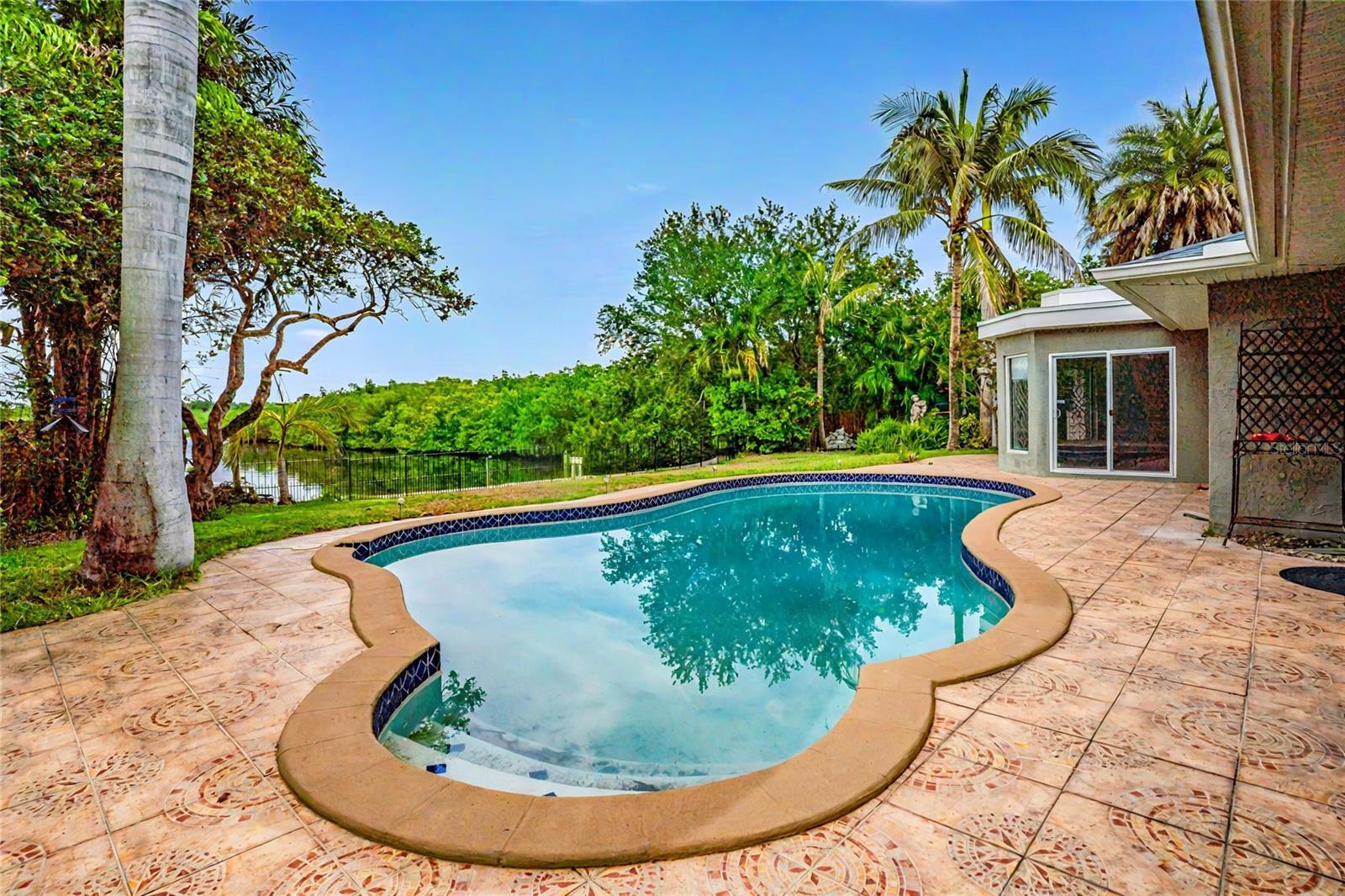 ARVIS CIRCLE - Residential