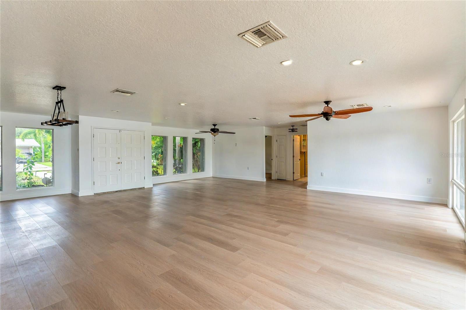 ARVIS CIRCLE - Residential