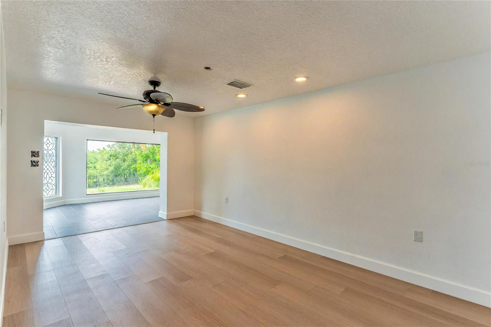 ARVIS CIRCLE - Residential