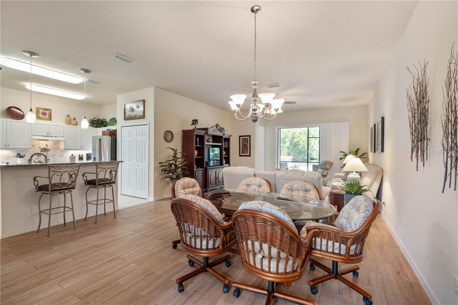 1127 HANSBERRY COURT