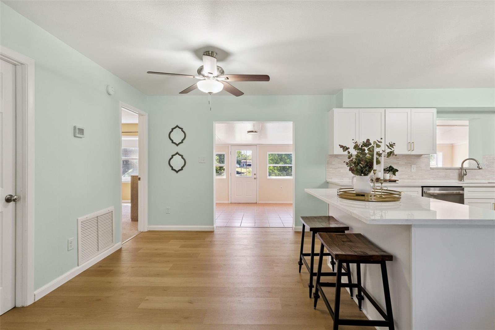 TWIN LAKES MANOR - Residential