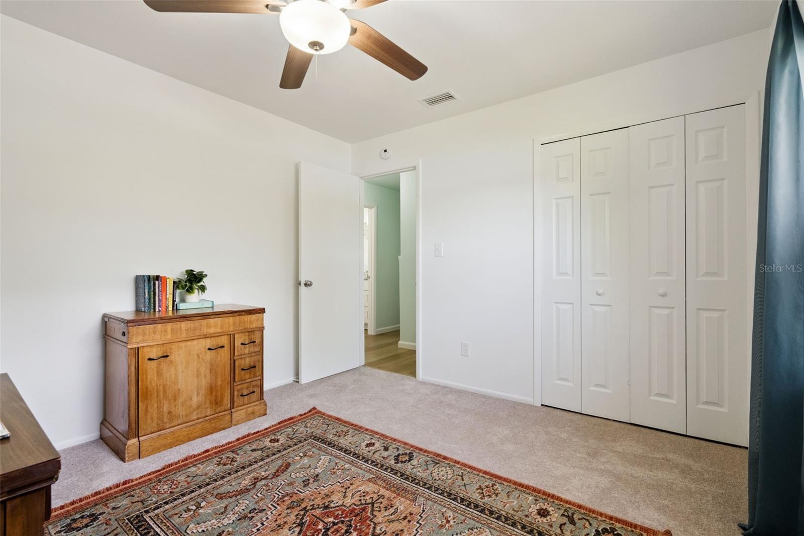TWIN LAKES MANOR - Residential