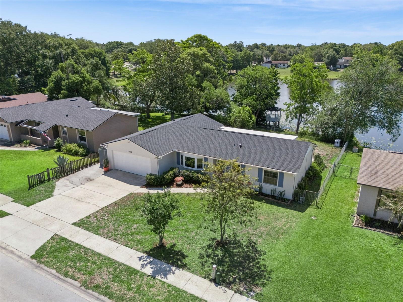 TWIN LAKES MANOR - Residential