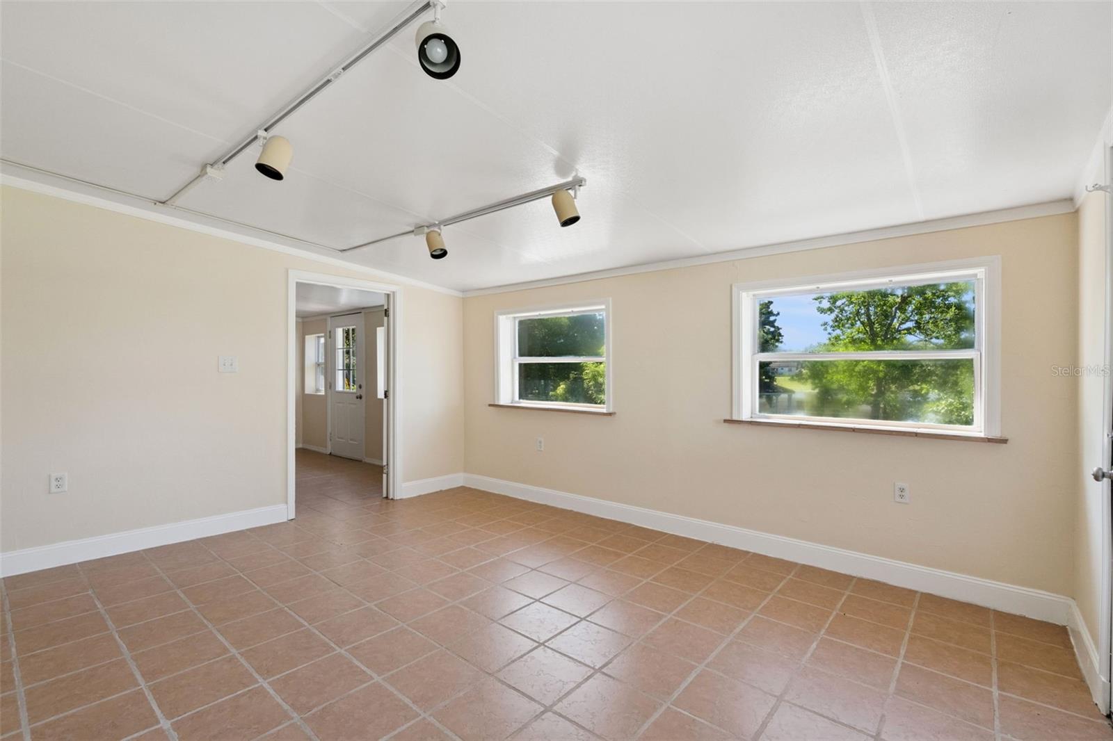 TWIN LAKES MANOR - Residential
