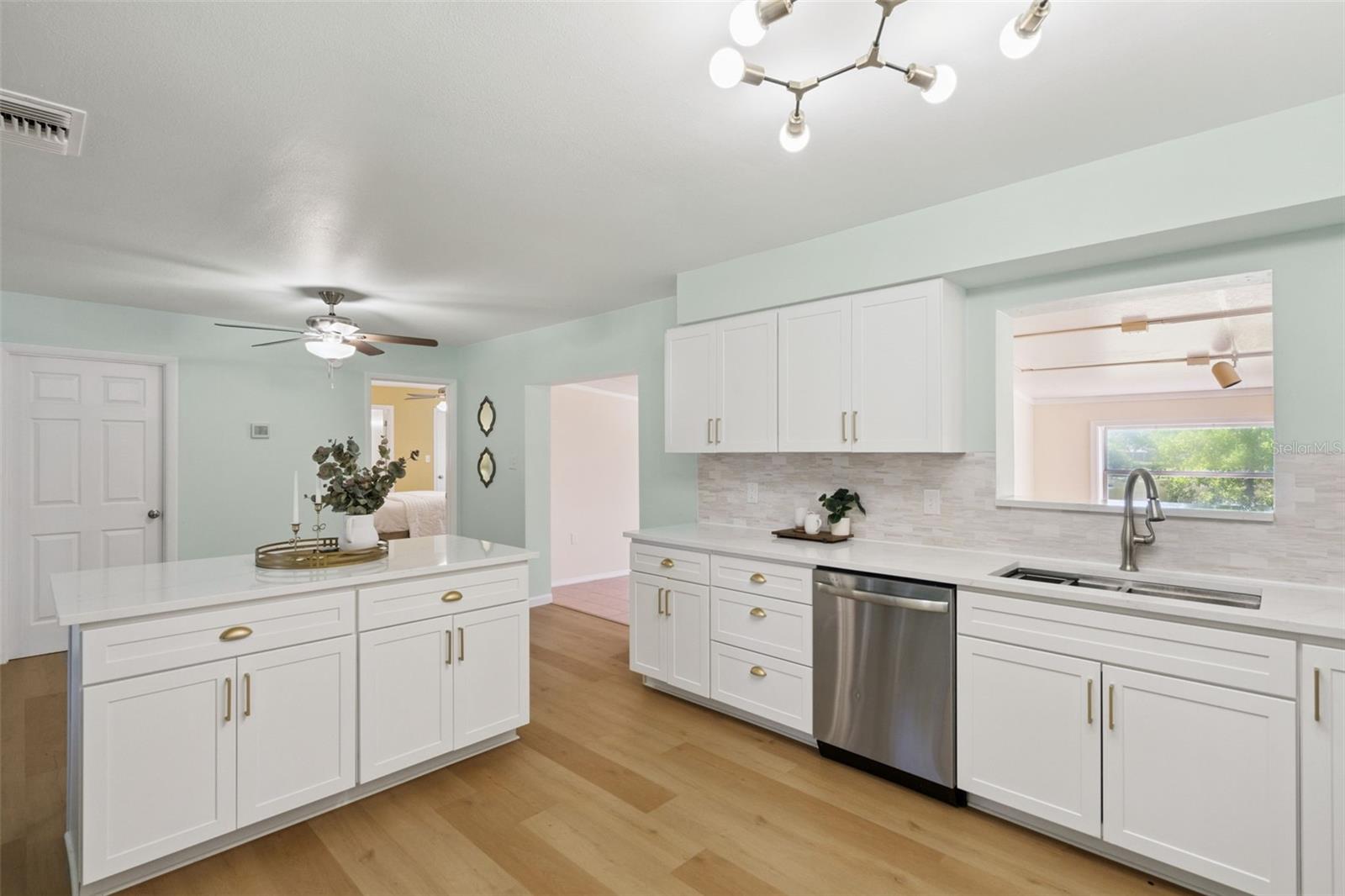 TWIN LAKES MANOR - Residential