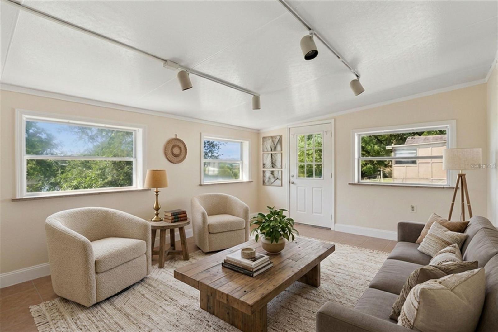 TWIN LAKES MANOR - Residential