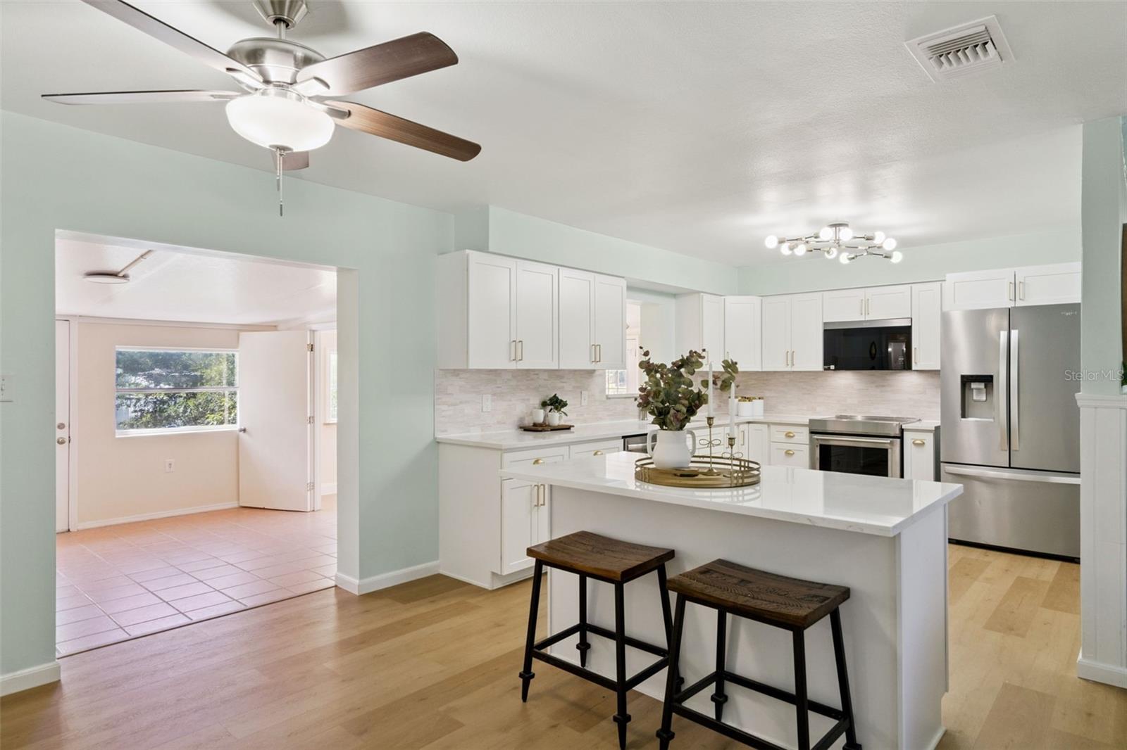 TWIN LAKES MANOR - Residential