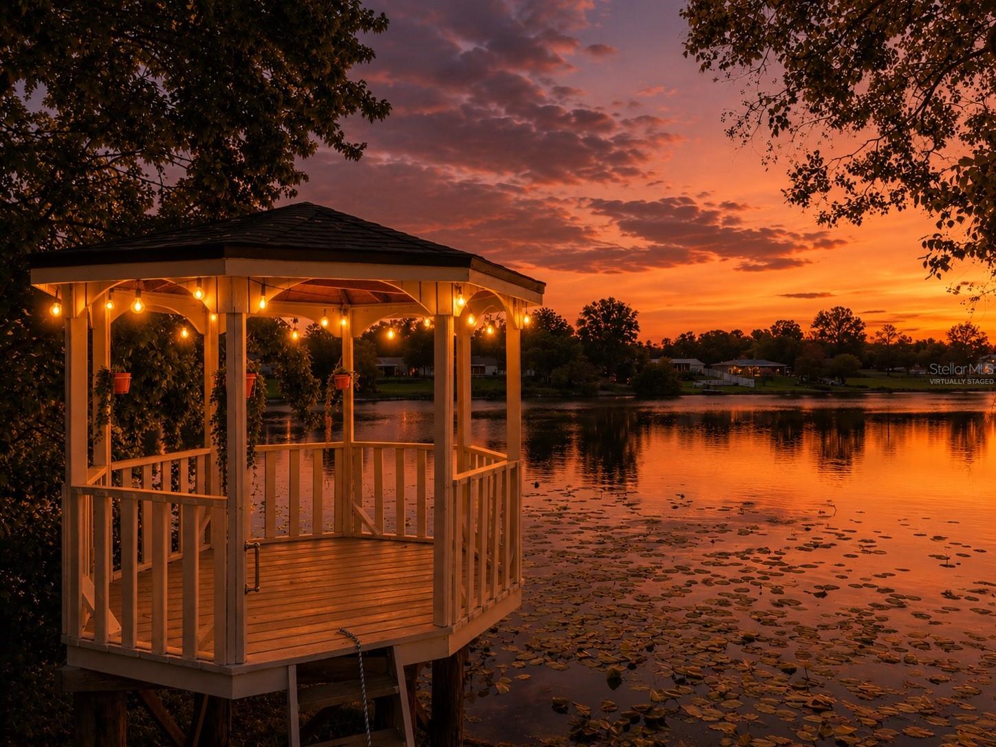 TWIN LAKES MANOR - Residential