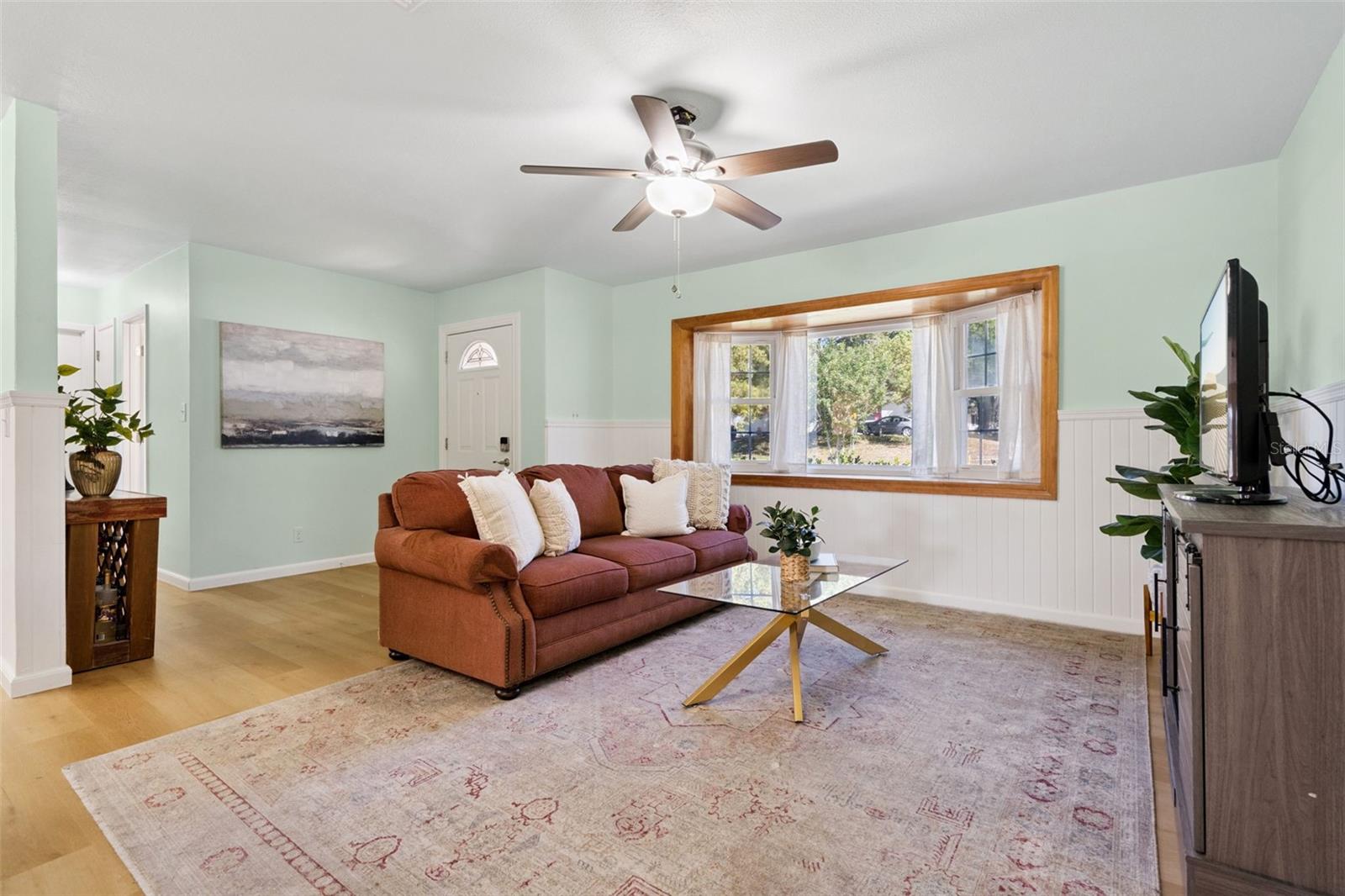 TWIN LAKES MANOR - Residential