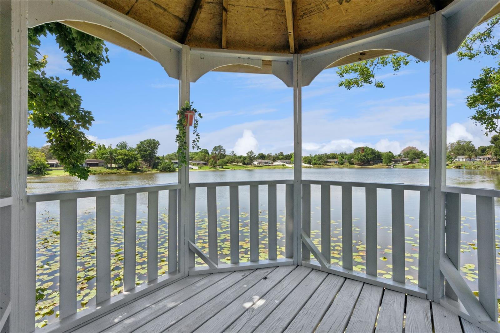 TWIN LAKES MANOR - Residential