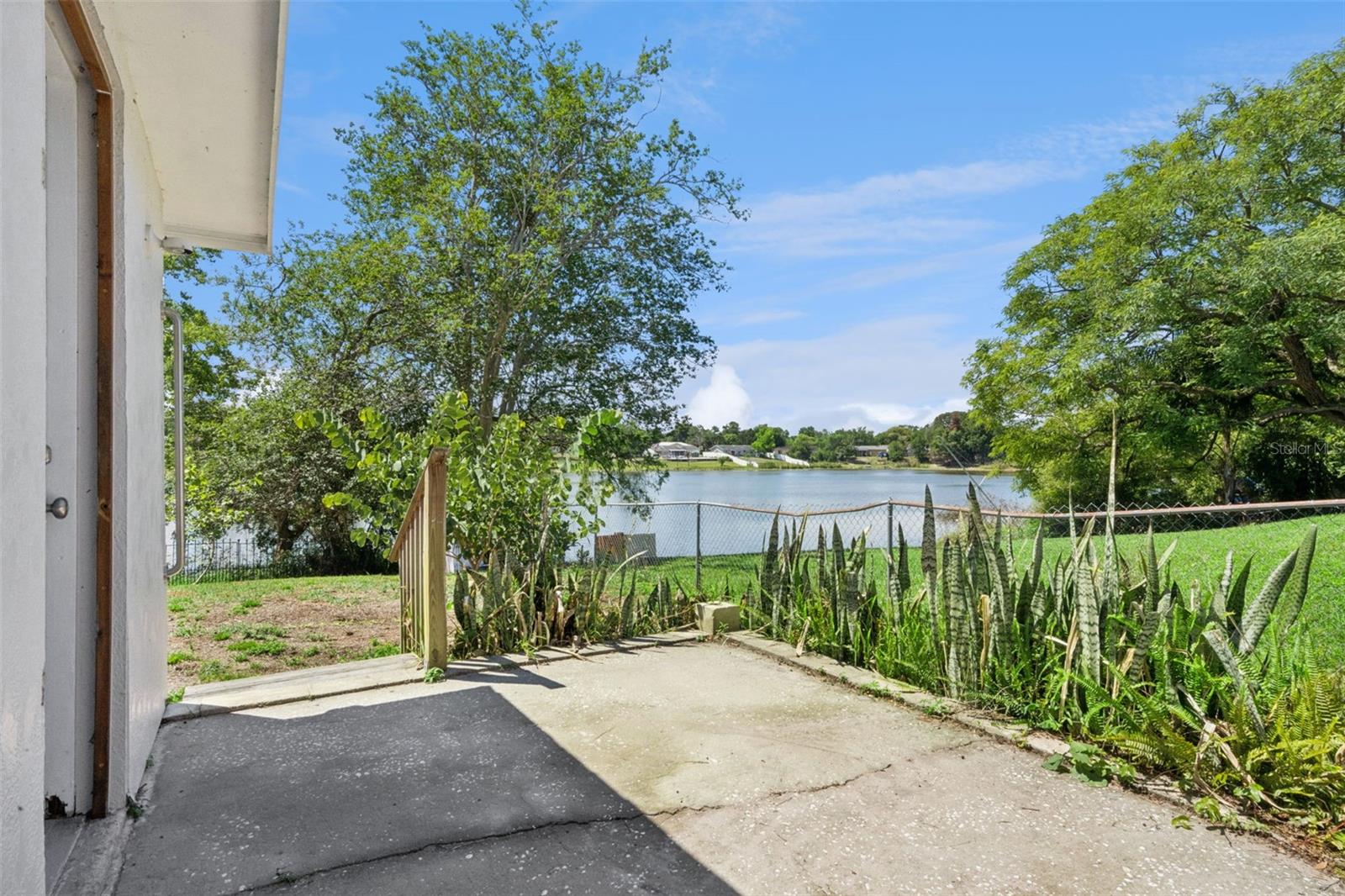 TWIN LAKES MANOR - Residential