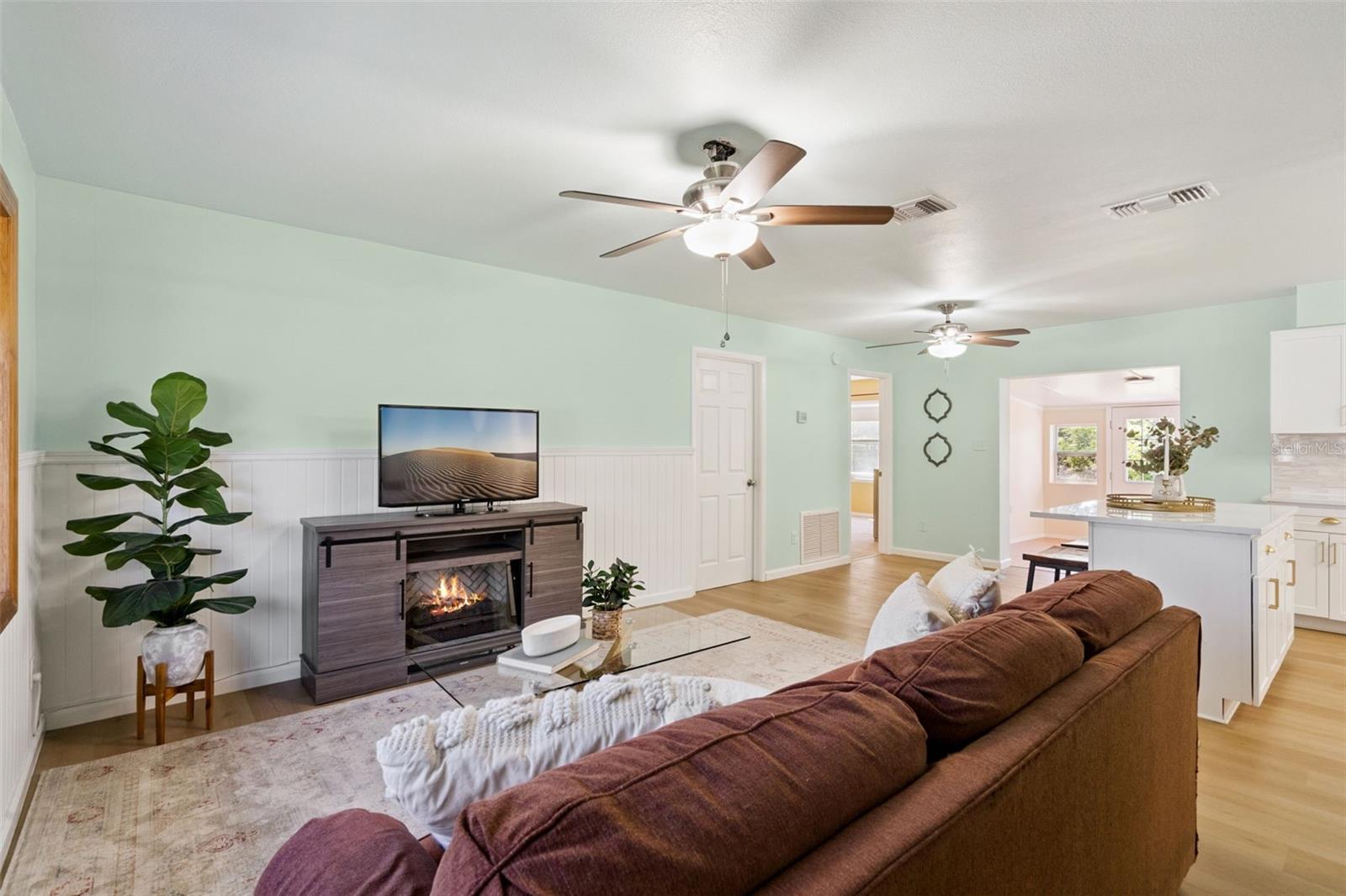 TWIN LAKES MANOR - Residential