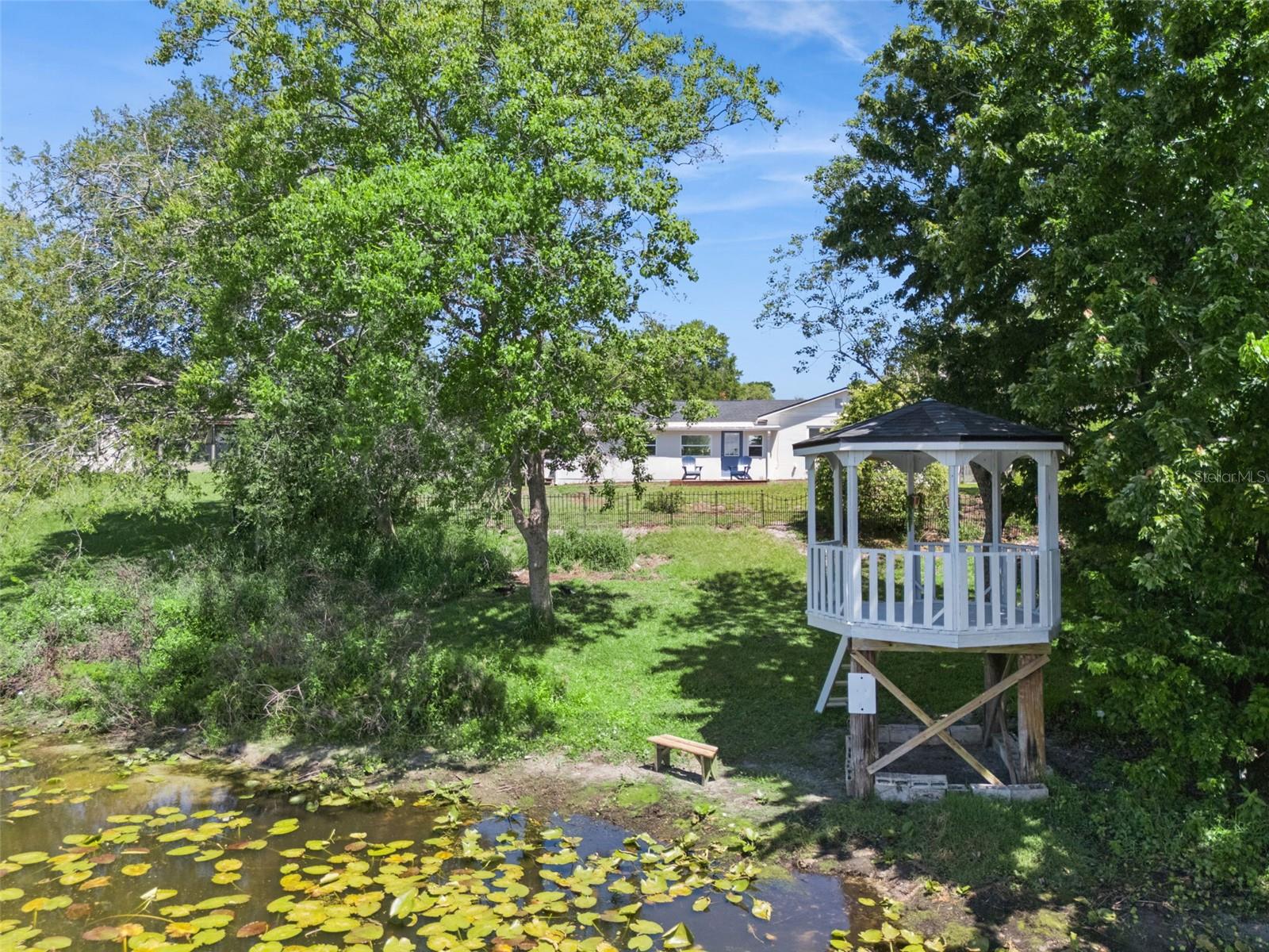 TWIN LAKES MANOR - Residential