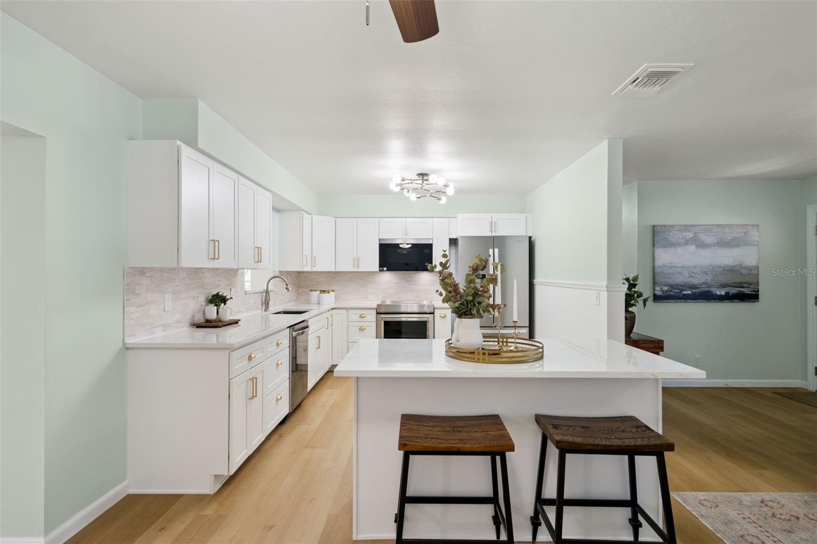 TWIN LAKES MANOR - Residential