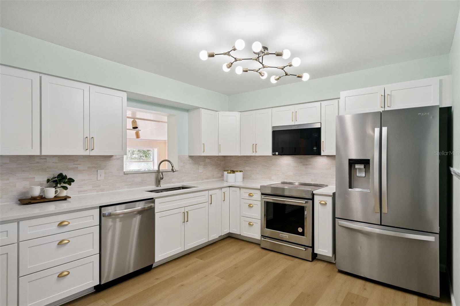 TWIN LAKES MANOR - Residential