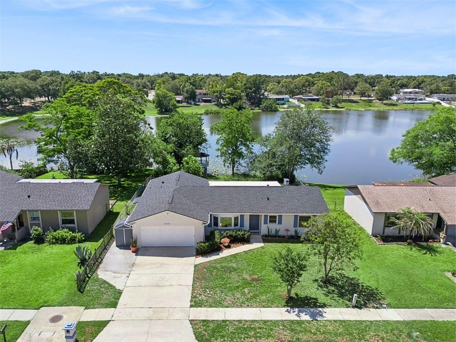 TWIN LAKES MANOR - Residential