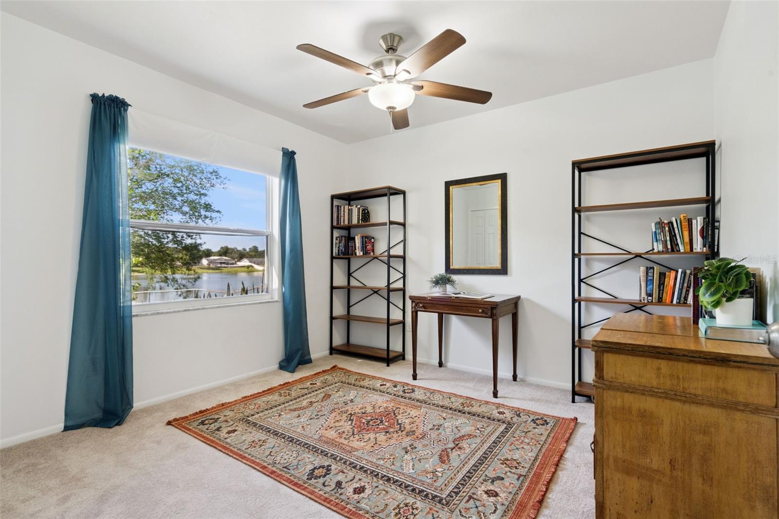 TWIN LAKES MANOR - Residential