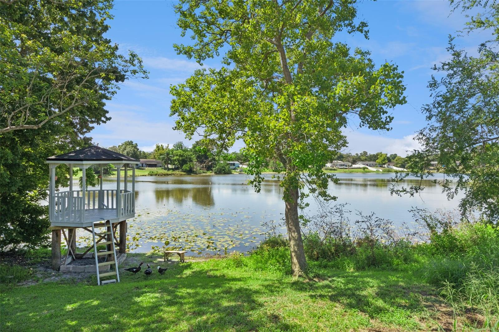 TWIN LAKES MANOR - Residential