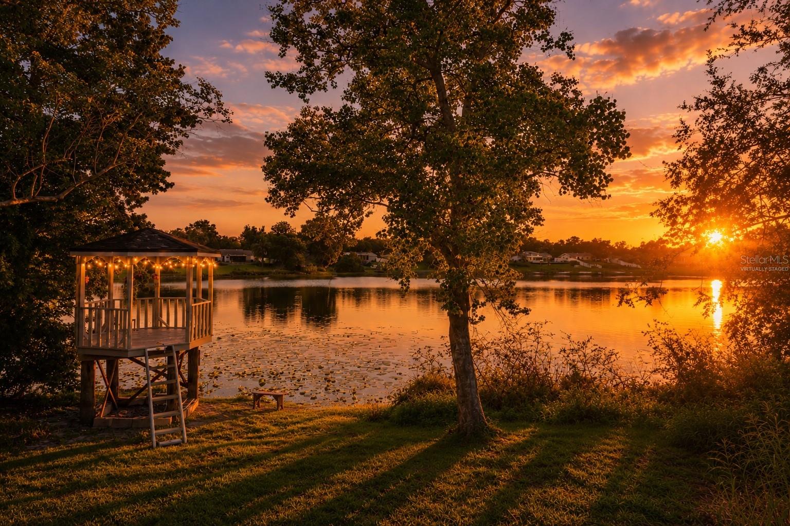 TWIN LAKES MANOR - Residential
