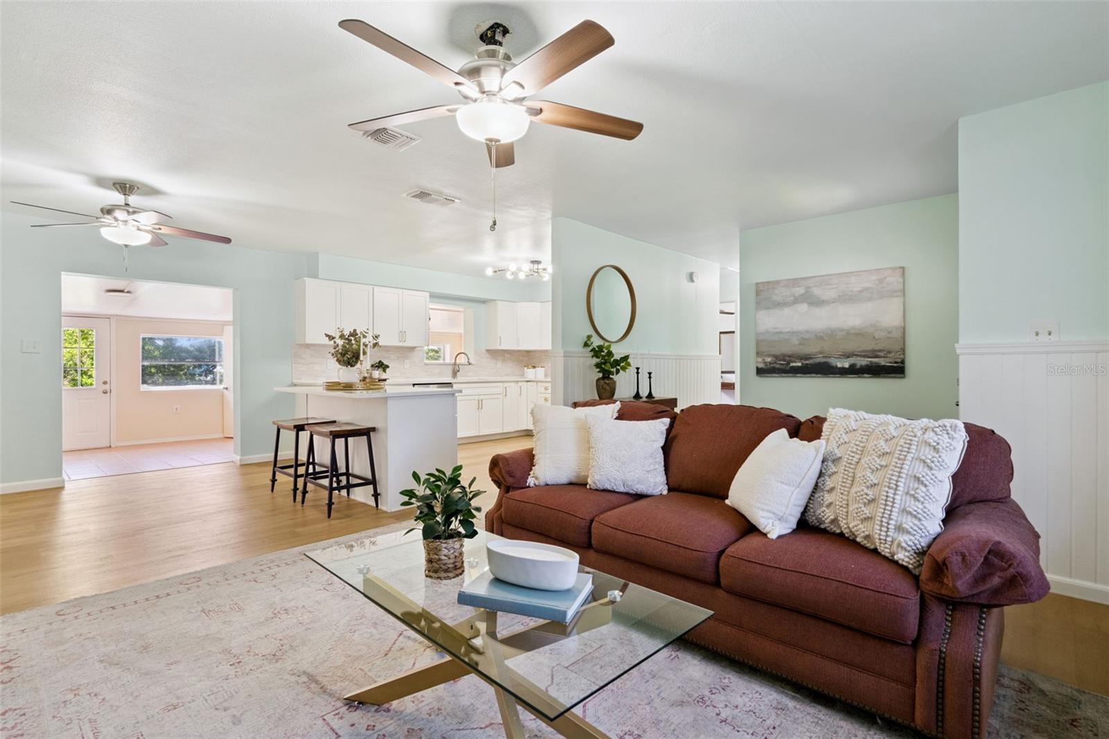 TWIN LAKES MANOR - Residential