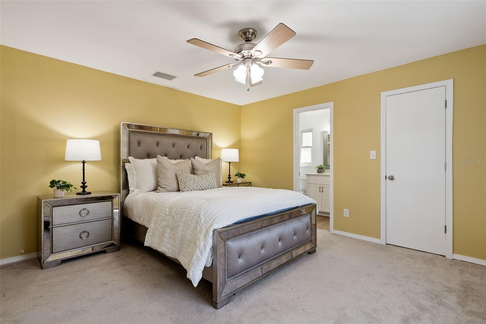 TWIN LAKES MANOR - Residential