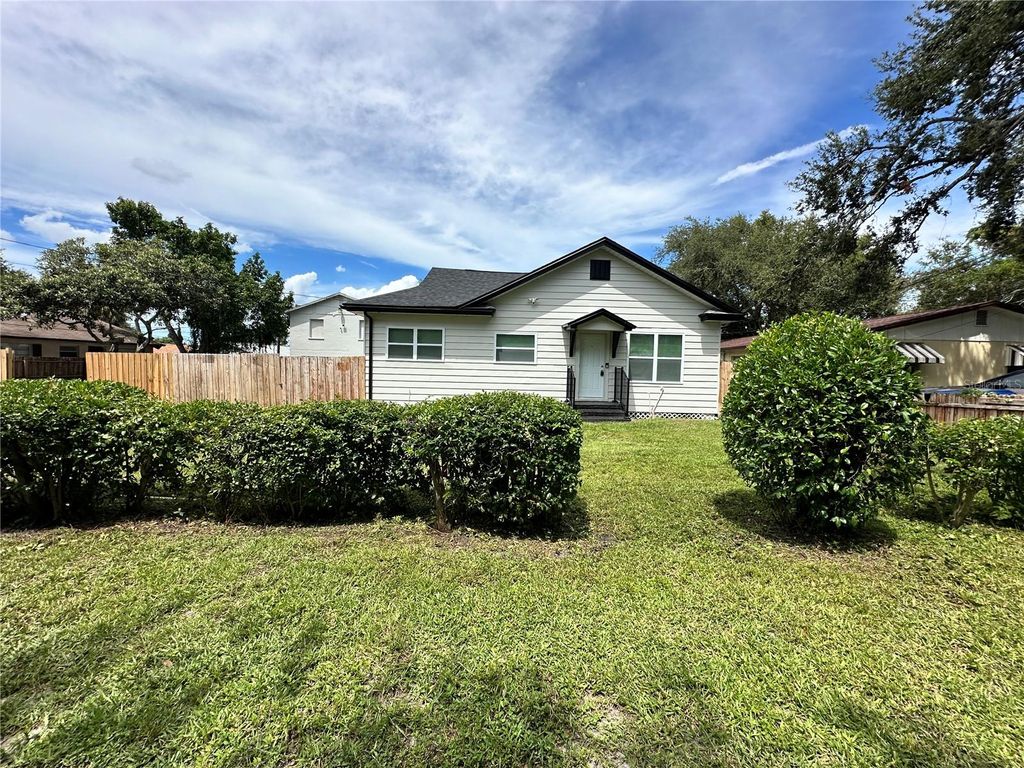 Photo of 1006 15th Avenue NW, Largo, FL 33770 (MLS # TB8437194)