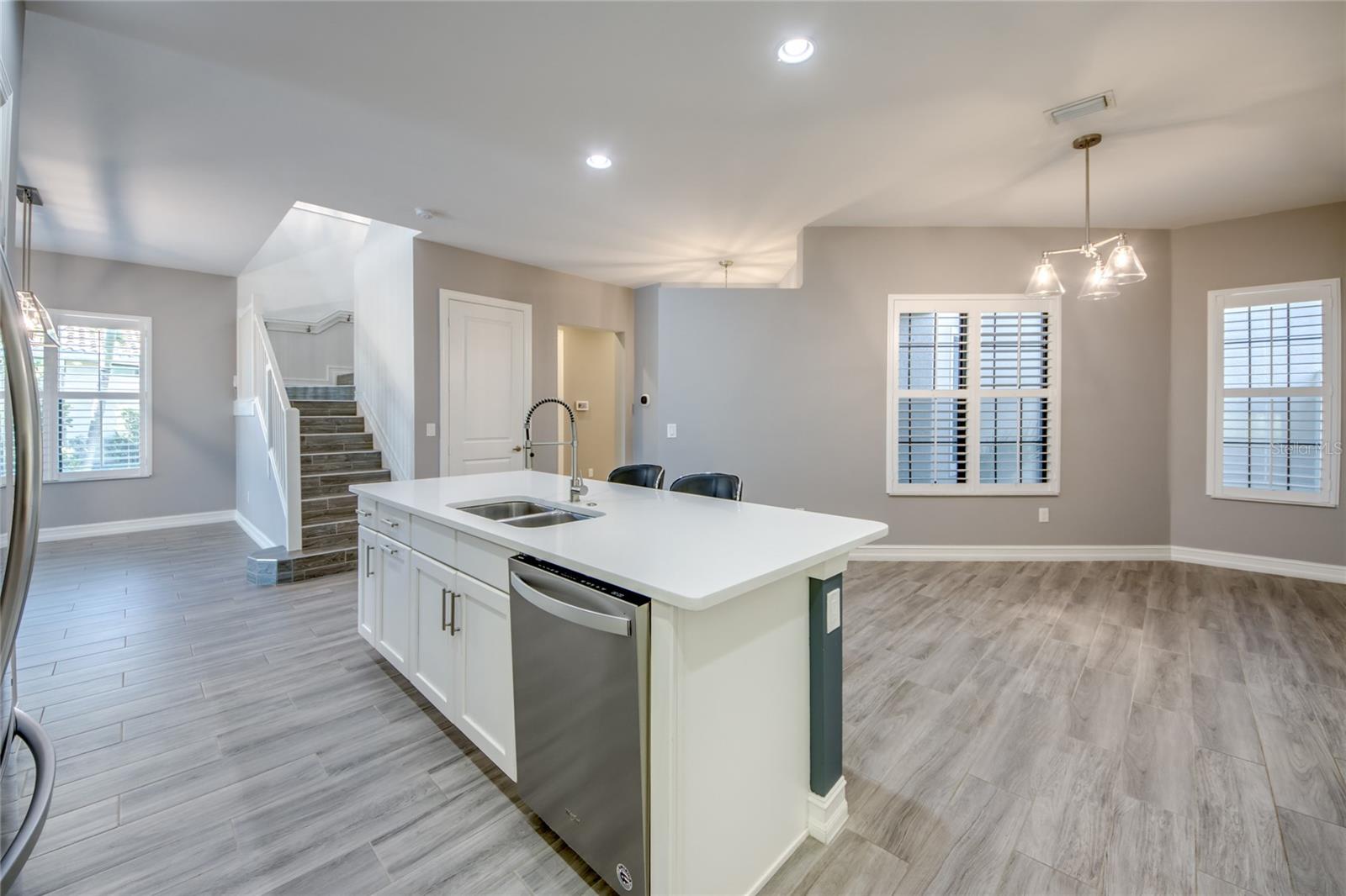 VENETIAN POINTE - Residential