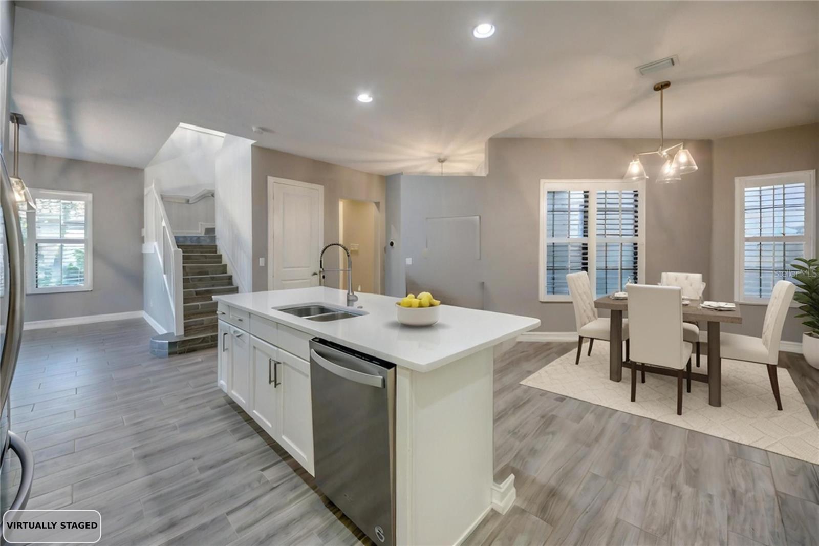 VENETIAN POINTE - Residential