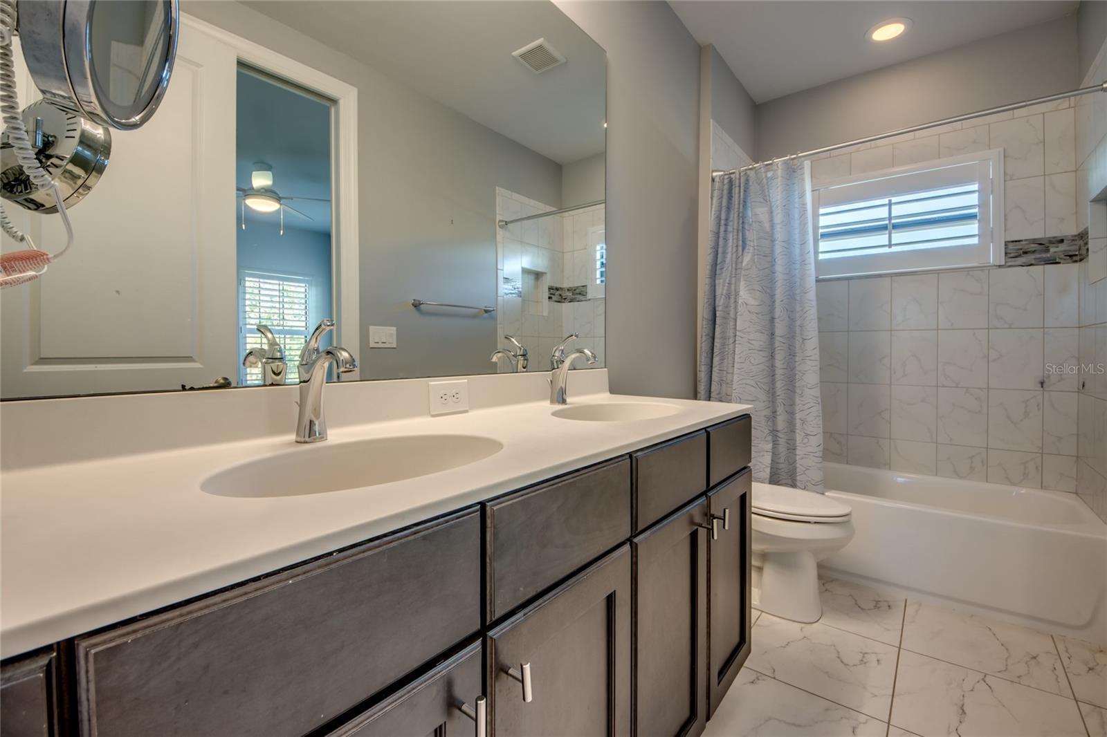 VENETIAN POINTE - Residential