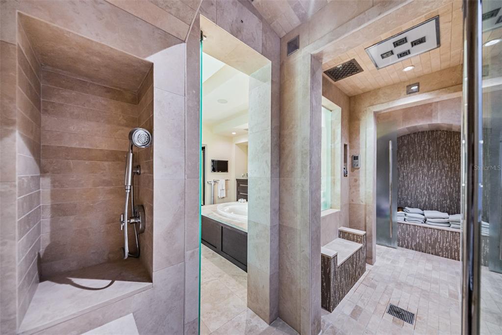 BAYOU CLUB - Residential