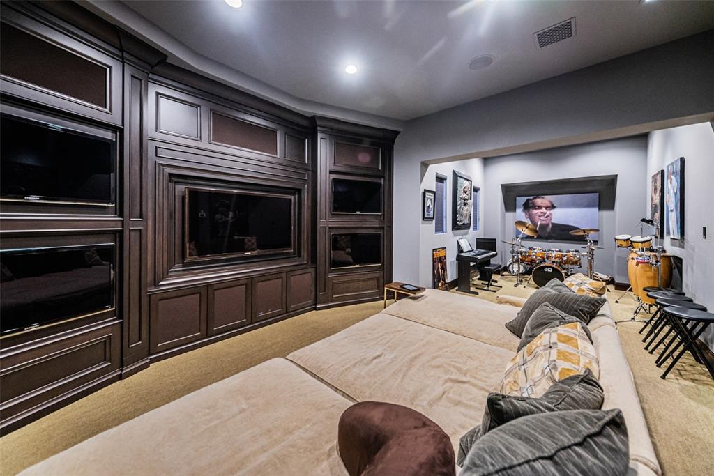 BAYOU CLUB - Residential