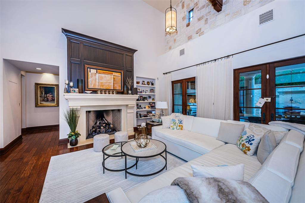 BAYOU CLUB - Residential