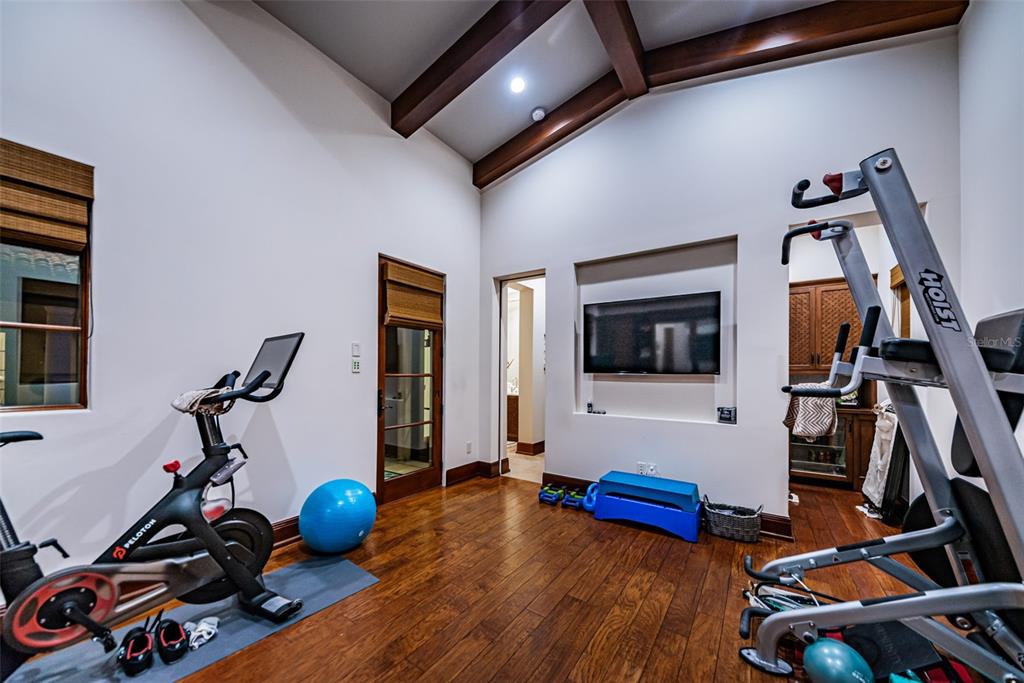 BAYOU CLUB - Residential