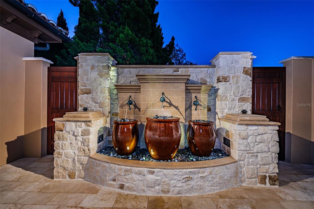 BAYOU CLUB - Residential