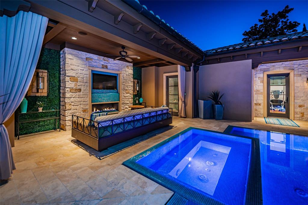 BAYOU CLUB - Residential