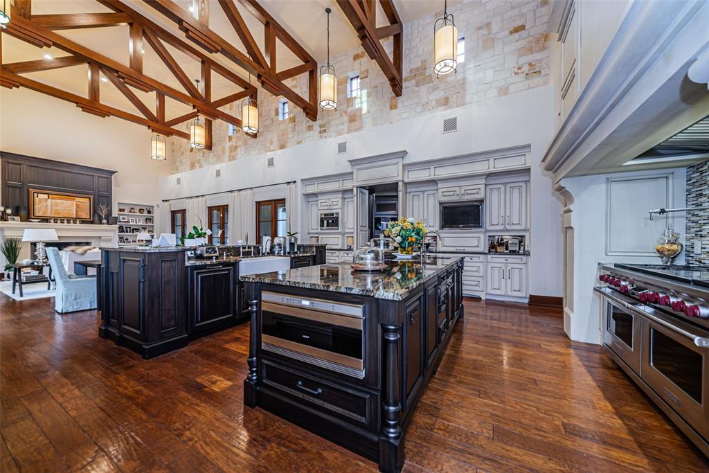 BAYOU CLUB - Residential