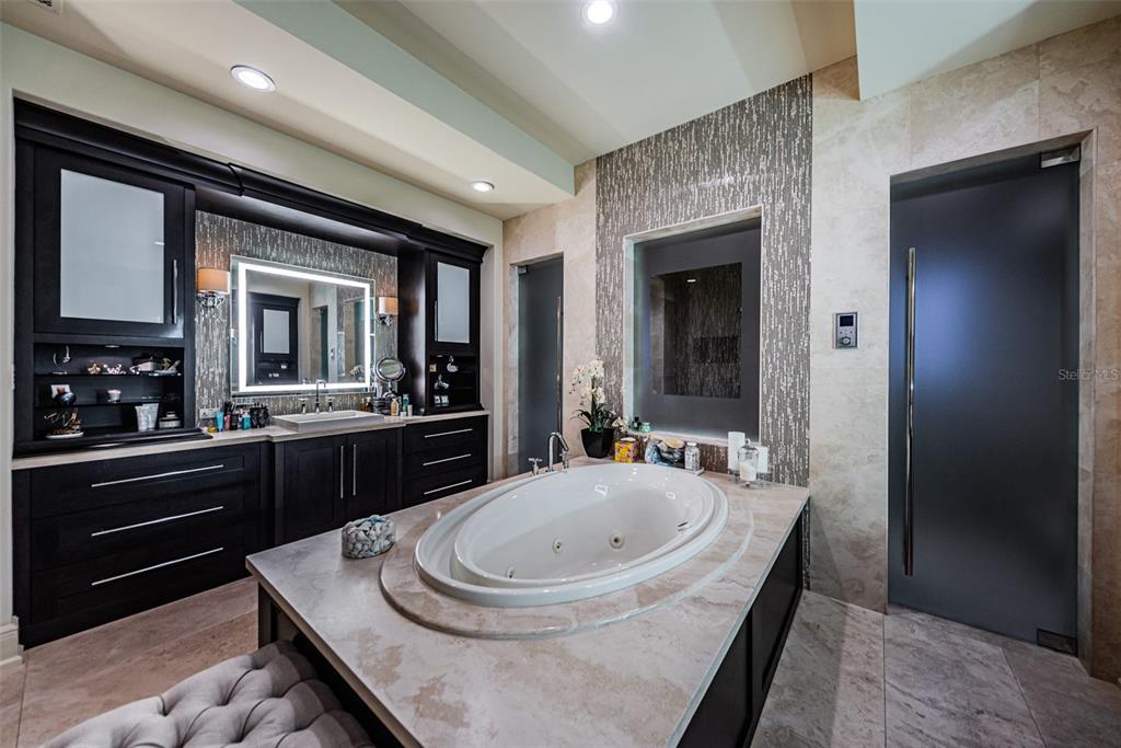 BAYOU CLUB - Residential