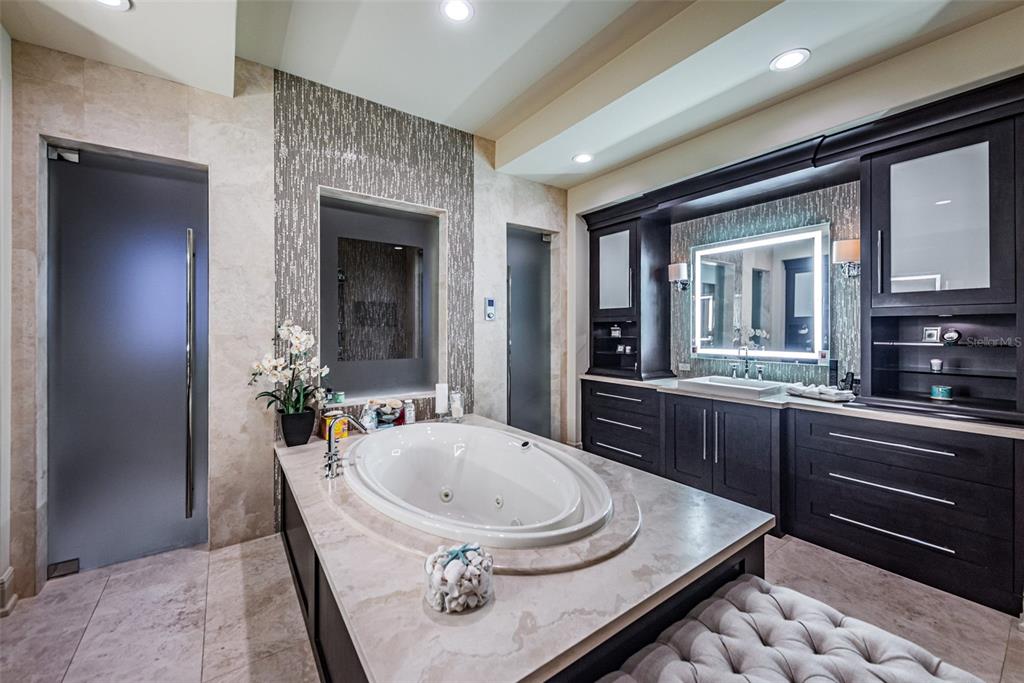 BAYOU CLUB - Residential