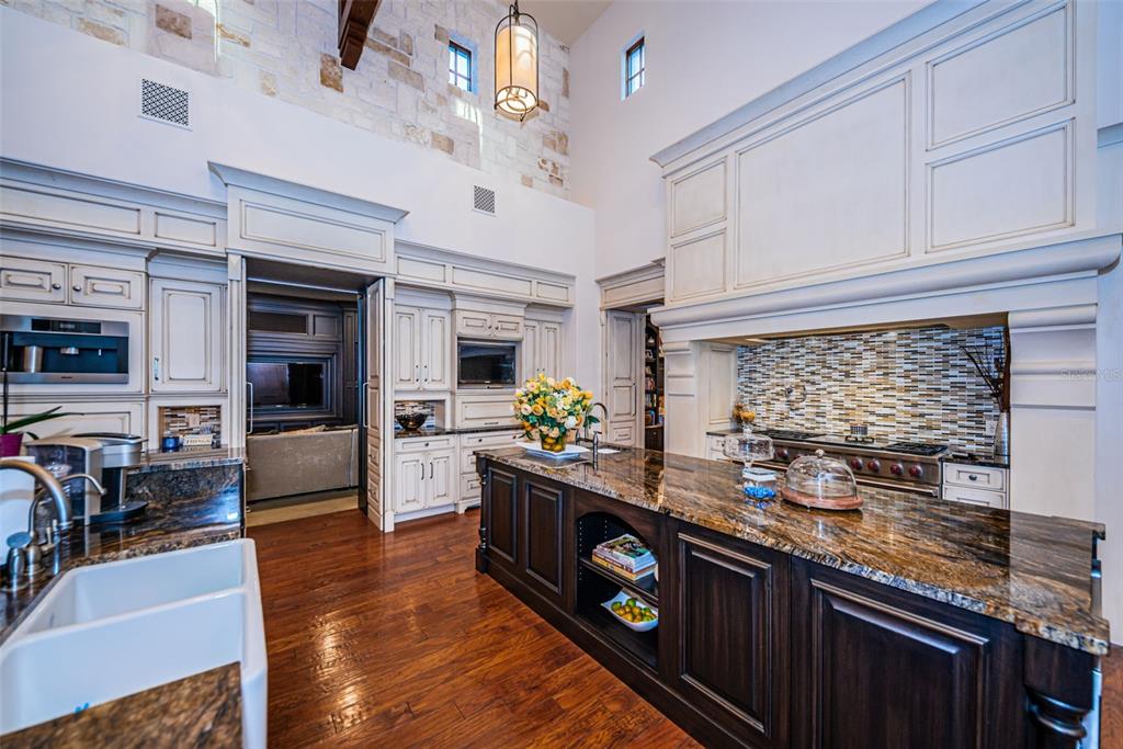 BAYOU CLUB - Residential