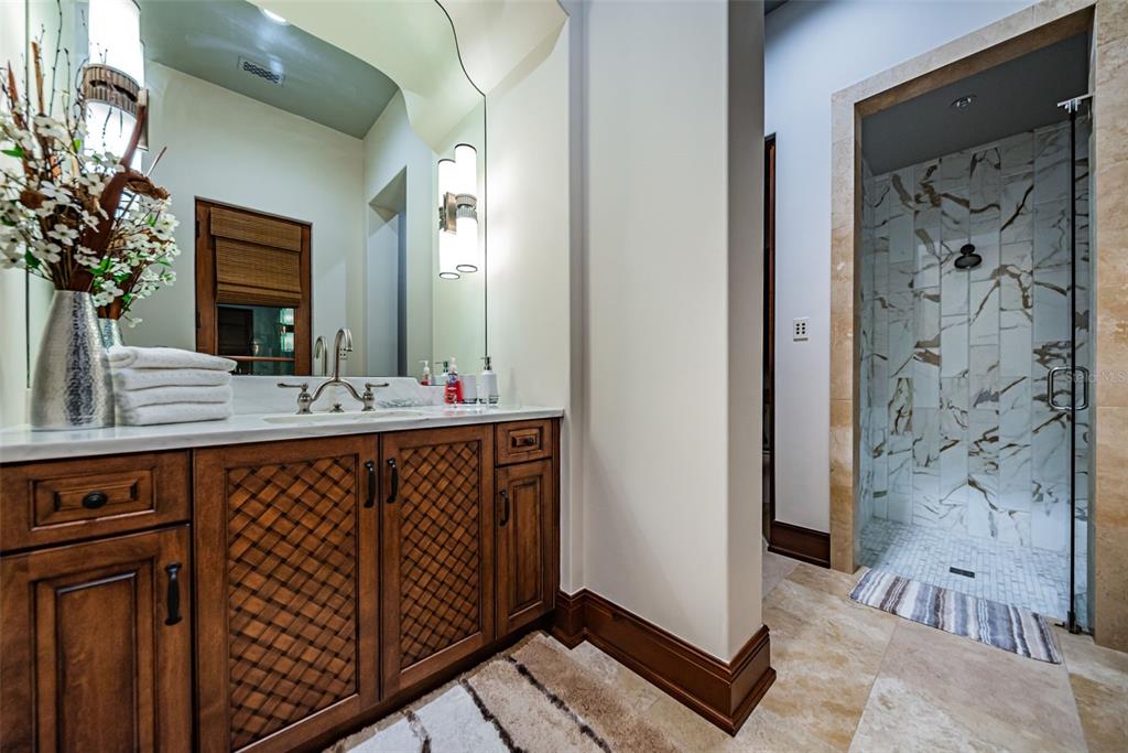 BAYOU CLUB - Residential