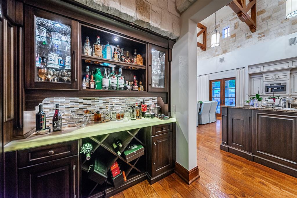 BAYOU CLUB - Residential