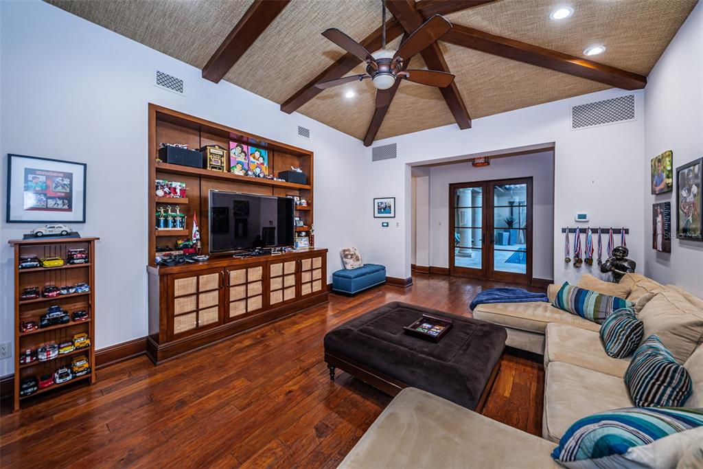 BAYOU CLUB - Residential