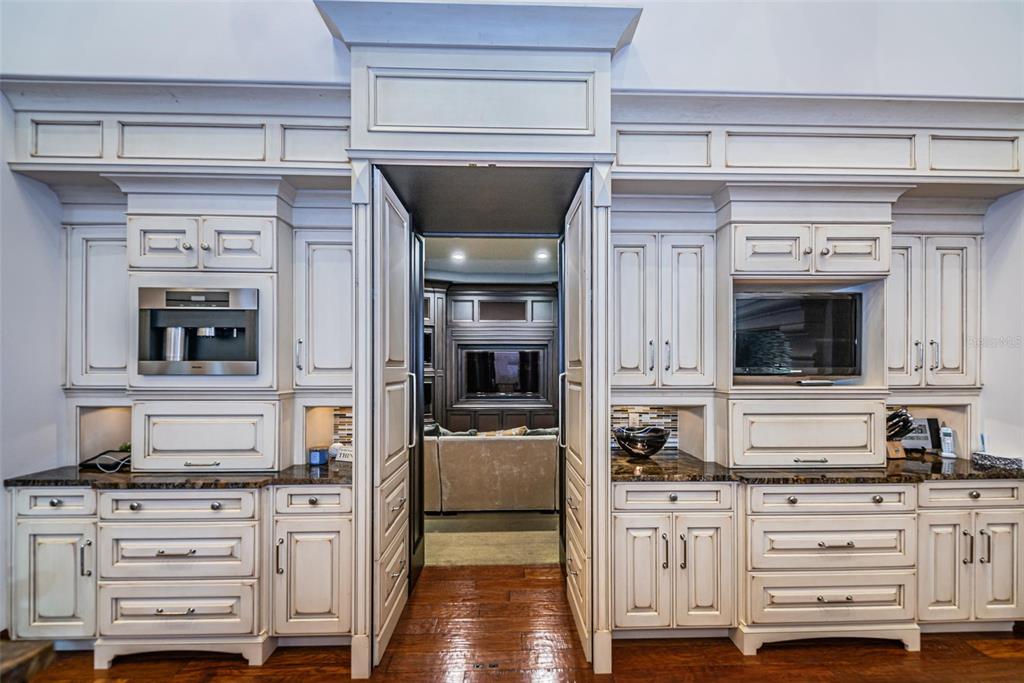 BAYOU CLUB - Residential